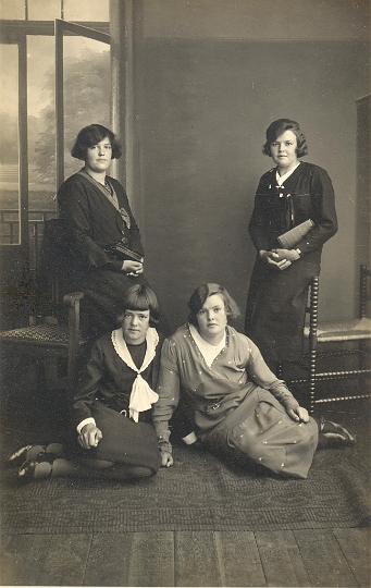 Jana_ Marie_ Cato_ Nel vD Foto vGompel Reusel 1938.jpg